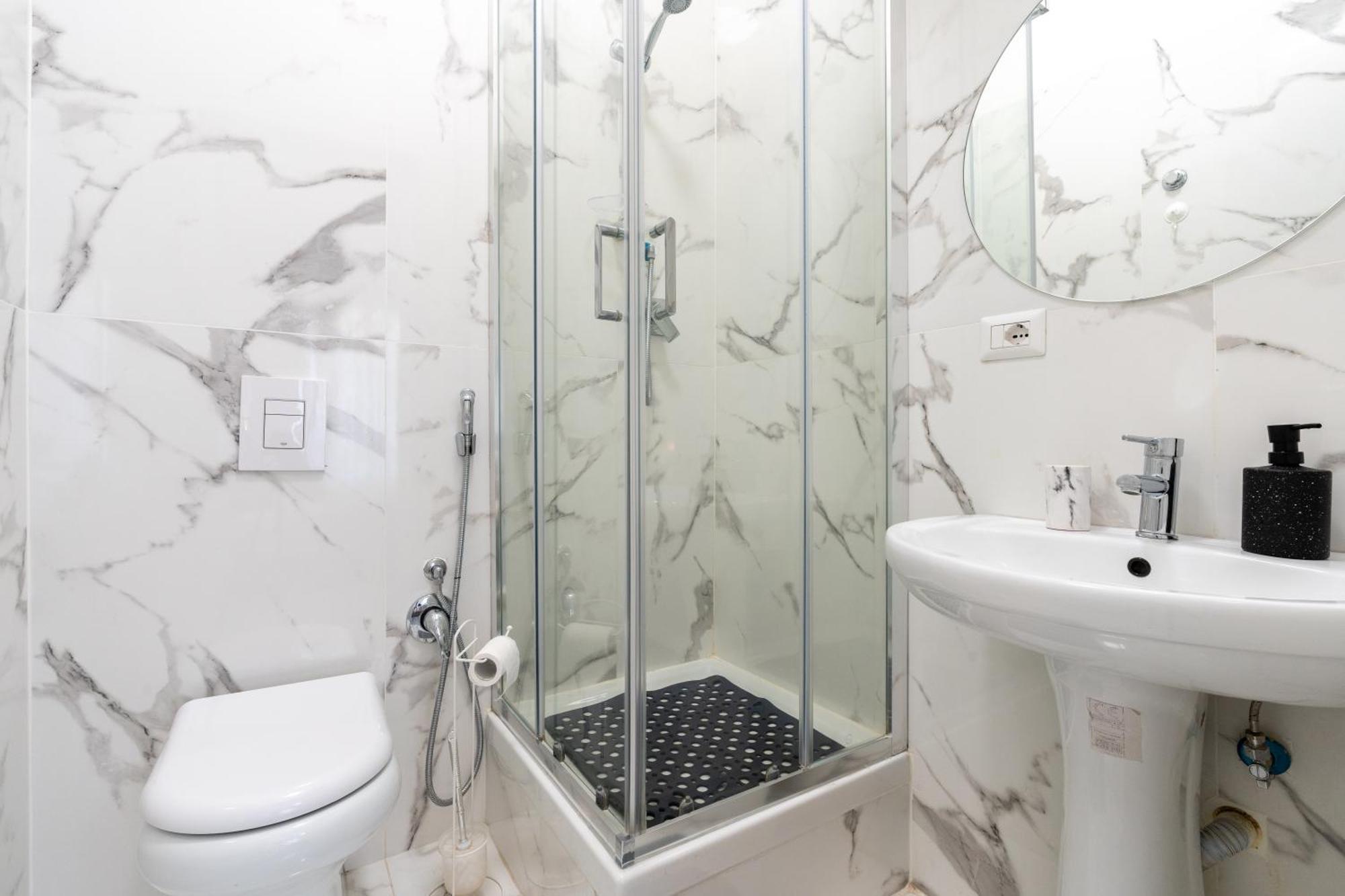 Amazing Apartment Near To Colosseo And Subway Рим Екстер'єр фото